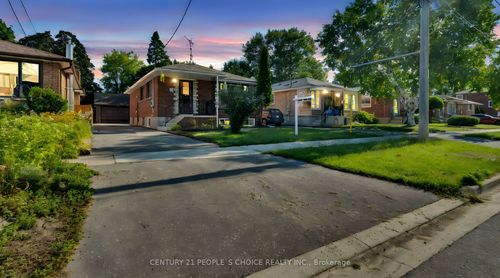 105 Byng Ave, Oshawa, ON, L1G3N2 | Card Image