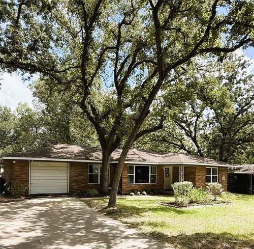 2105 Vogel Ave, Rockdale, TX, 76567-2566 | Card Image