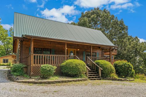 2452 Skyview Way, Dandridge, TN, 37725-5351 | Card Image