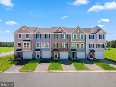 5874 North Holly Springs Drive, Townhouse with 3 bedrooms, 2 bathrooms and null parking in CAPITOL HEIGHTS MD | Image 2