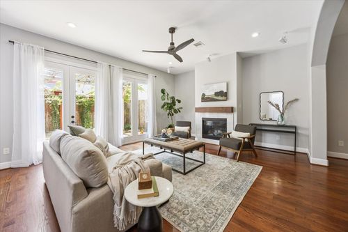 1540 Lawrence St, Houston, TX, 77008-3834 | Card Image