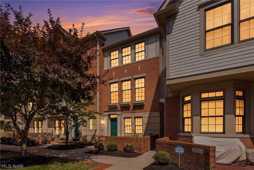 19942 Chagrin Blvd, Shaker Heights, OH, 44122-4931 | Card Image