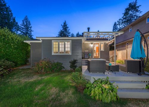 6431 Rosebery Ave, West Vancouver, BC, V7W2C5 | Card Image