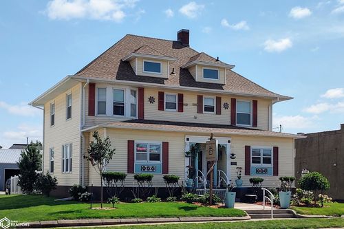 309 1st Ave W, Newton, IA, 50208-3725 | Card Image