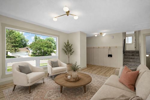 8090 159th St W, Apple Valley, MN, 55124-7109 | Card Image