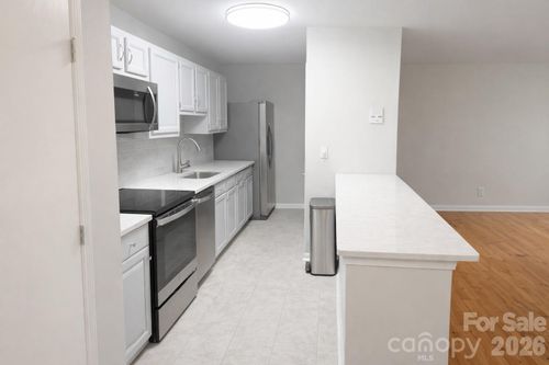 6106 Meadow Rose Ln, Charlotte, NC, 28215-3695 | Card Image