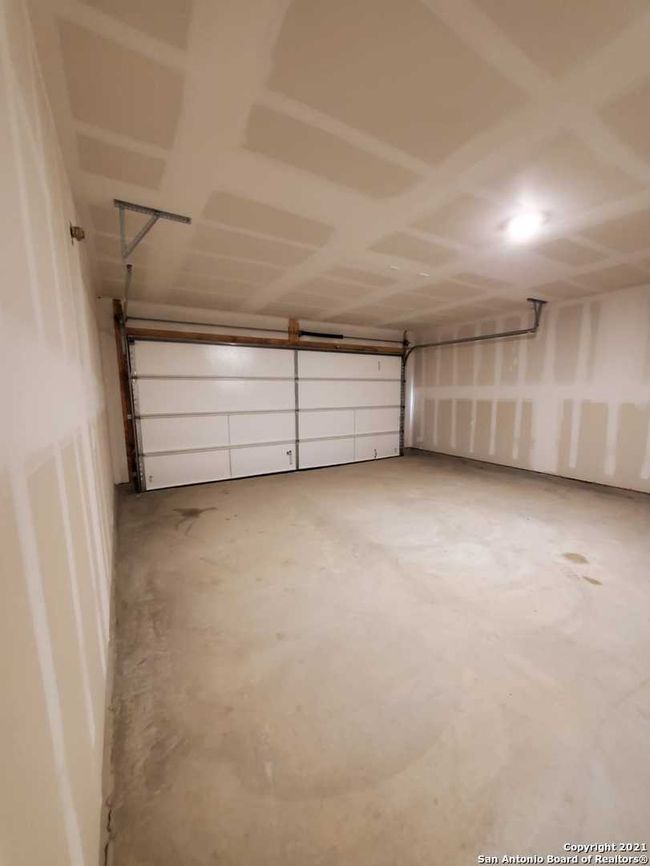 153 Middle Green Loop, House other with 3 bedrooms, 2 bathrooms and null parking in Floresville TX | Image 10