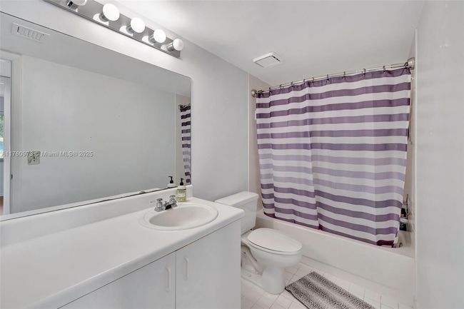 106 - 7711 Trent Dr, Condo with 2 bedrooms, 2 bathrooms and null parking in Tamarac FL | Image 16