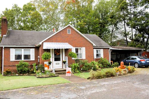570 Locust Ave, Weston, WV, 26452-2145 | Card Image