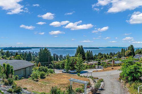 2030 Russet Way, West Vancouver, BC, V7V3B4 | Card Image