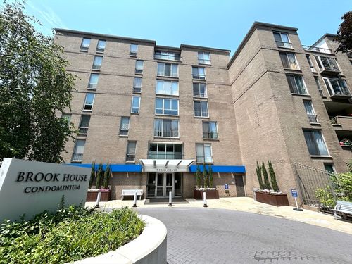 424-99 Pond Ave, Brookline, MA, 02445-7165 | Card Image