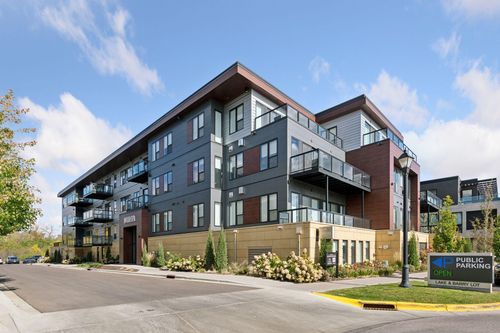 204-253 Lake St E, Wayzata, MN, 55391-1667 | Card Image