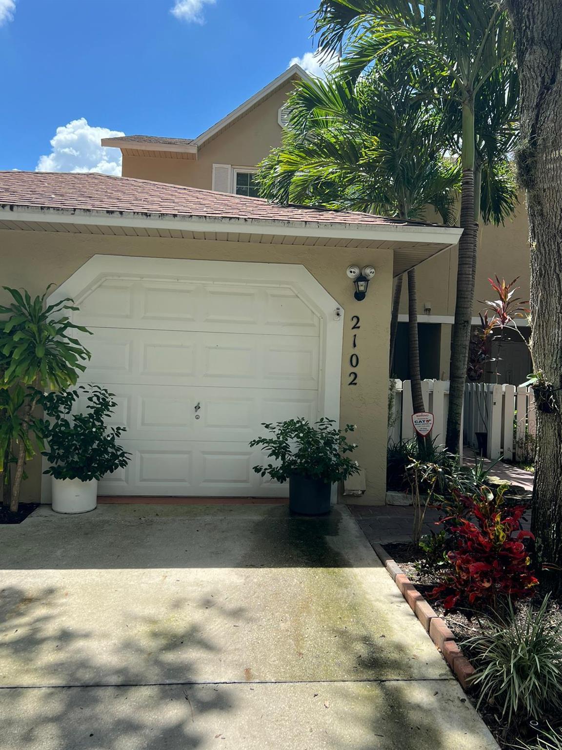 Maplewood Dr, Greenacres, FL 33415