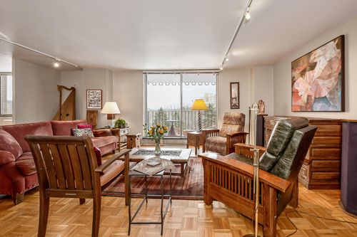 4a-1050 Wall St, Ann Arbor, MI, 48105-1974 | Card Image