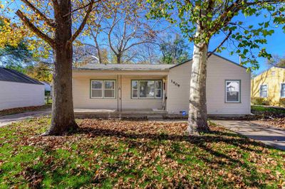 View of ranch-style home | Image 1