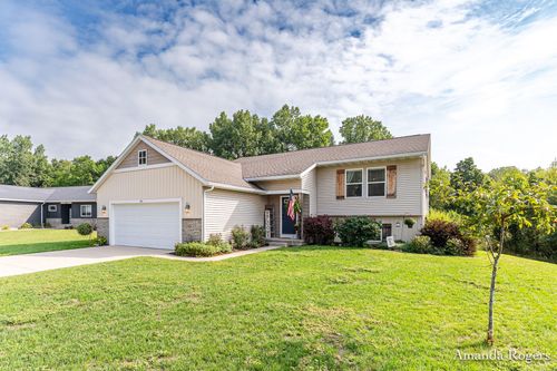 810 School Bell Ct, Belding, MI, 48809-8205 | Card Image