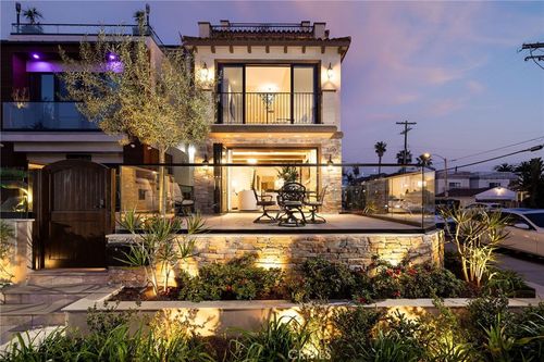 302 3rd St, Huntington Beach, CA, 92648-5112 | Card Image