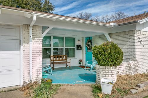 209 Linda Ln, Irving, TX, 75062-4622 | Card Image