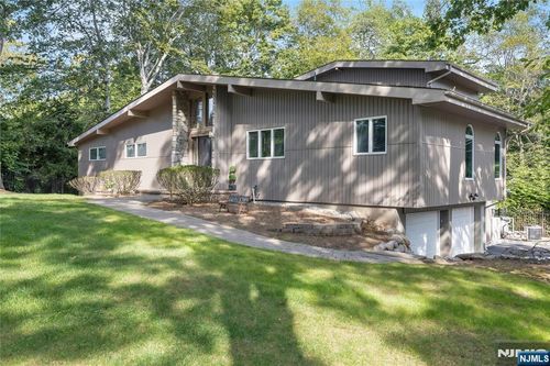 727 Rolling Hill Dr, River Vale, NJ, 07675-6168 | Card Image