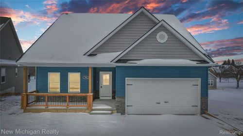 7453 Village Ct, Springfld Twp, MI, 48350-2555 | Card Image