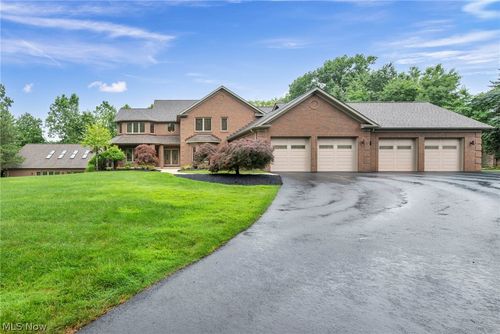 7282 Pinehill Rd, Concord Twp, OH, 44077-9304 | Card Image