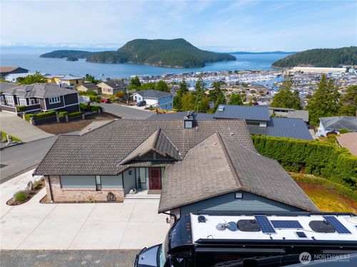 2016 Piper Cir, Anacortes, WA, 98221-3126 | Card Image