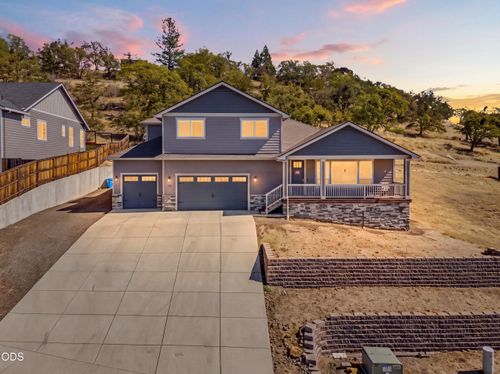 332 Avalon Ter, Eagle Point, OR, 97524-6670 | Card Image