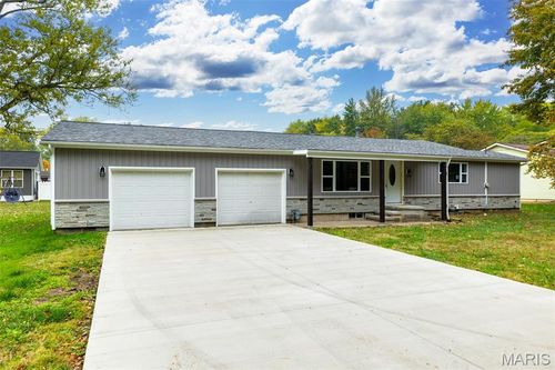 1220 W Henry St, Staunton, IL, 62088-1642 | Card Image