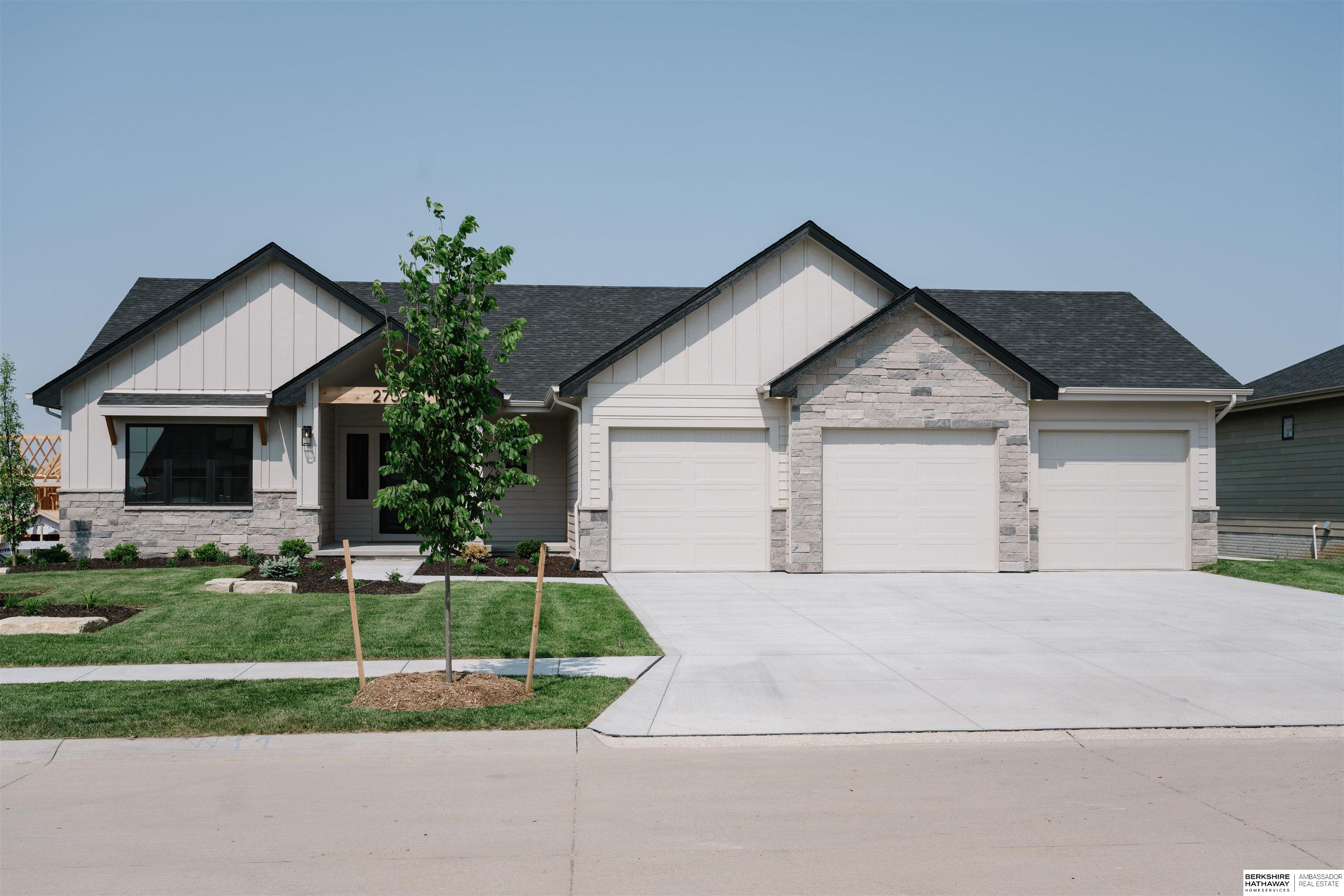 Cora St, Bennington, NE 68007