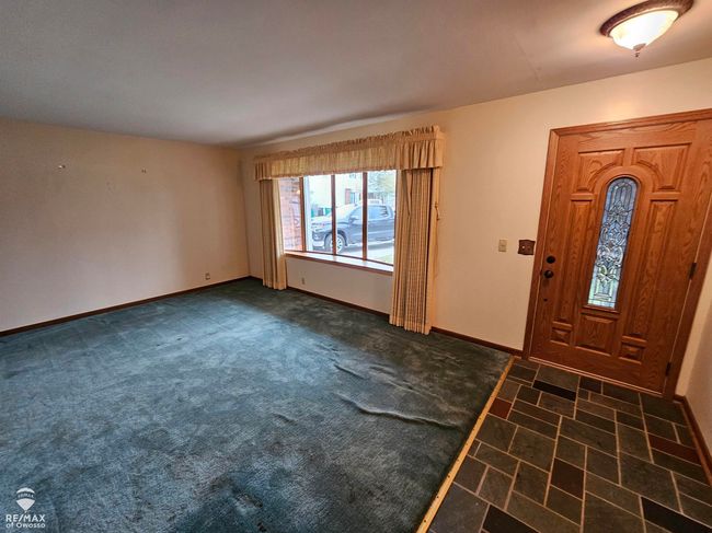 Front Entry into Living Room | Image 4