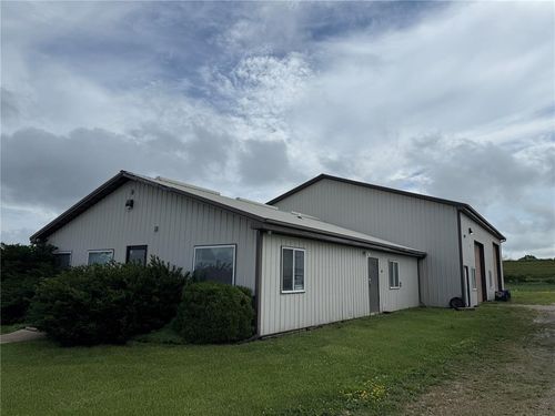 4299 Lewis Access Rd, Center Point, IA, 52213-9502 | Card Image