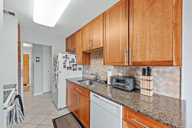 APT-310 - 3801 Appian Way, Home with 3 bedrooms, 2 bathrooms and null parking in Glenview IL | Image 6