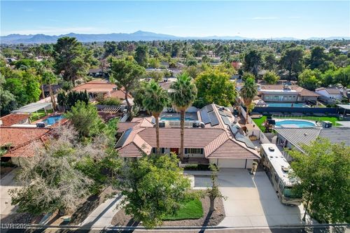 3689 N Rosecrest Cir, Las Vegas, NV, 89121-4933 | Card Image