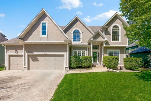 5210 Round Prairie St, Shawnee, KS, 66226-2635 | Card Image