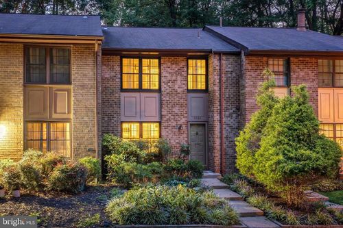 2022 Headlands Cir, RESTON, VA, 20191-3637 | Card Image