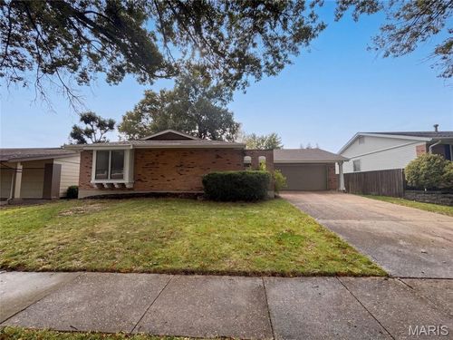 742 Foxwick Dr, Ballwin, MO, 63011-4235 | Card Image
