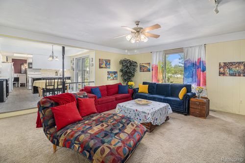15721 Kristin Ln, Riverview, MI, 48193-8136 | Card Image