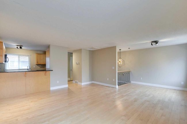 286 - 87 Glamis Green Sw, Home with 2 bedrooms, 1 bathrooms and 1 parking in Calgary AB | Image 5