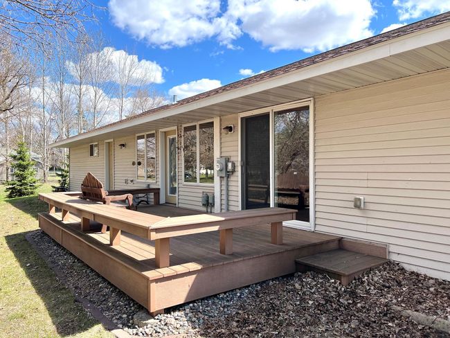 Deck on back of the house | Image 12