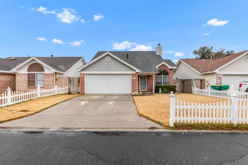 928 Village Ln, Fort Walton Beach, FL, 32547-4213 | Card Image