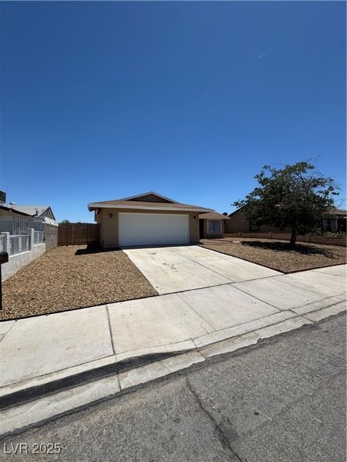 4142 N Walnut Rd, Las Vegas, NV, 89115-0130 | Card Image
