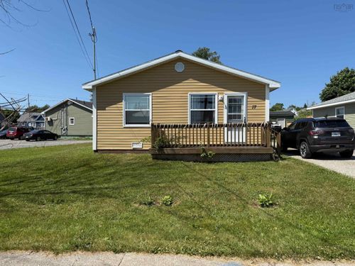 17 Catherine St, Sydney, NS, B1N2W2 | Card Image