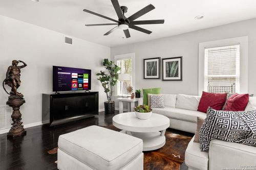 500 Kendall St, San Antonio, TX, 78212-4189 | Card Image