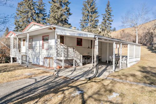 332 Third Street W, Cochrane, AB, T4C1Z6 | Card Image