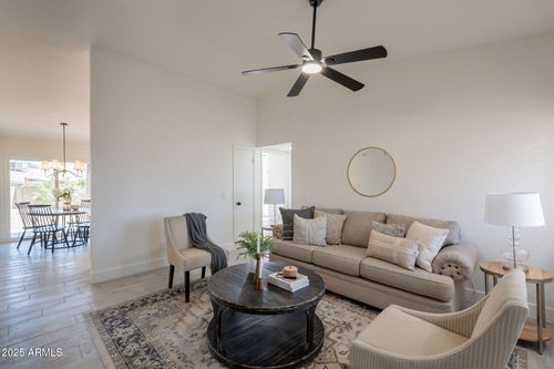 521 E Wickieup Ln, Phoenix, AZ, 85024-1636 | Card Image