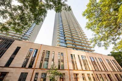 807 - 65 St Mary St, Condo with 2 bedrooms, 2 bathrooms and 1 parking in Toronto ON | Image 2