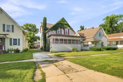 111 W Delaware St, Dwight, IL, 60420-1307 | Card Image