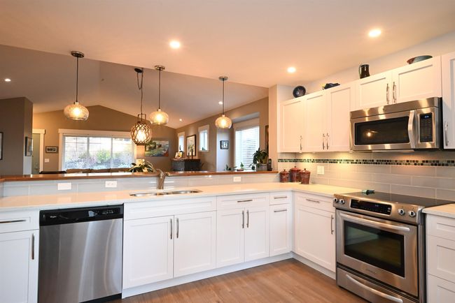 6251 Oracle Rd, House other with 3 bedrooms, 2 bathrooms and null parking in Sechelt BC | Image 12