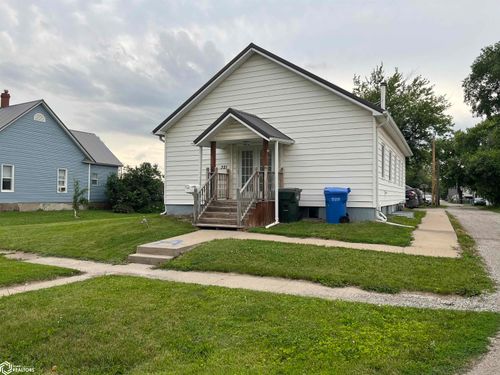 321 3rd Ave E, Albia, IA, 52531-2331 | Card Image