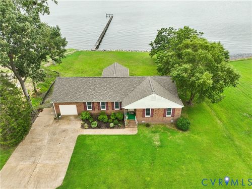 8950 Cook Dr, Hayes, VA, 23072-3863 | Card Image